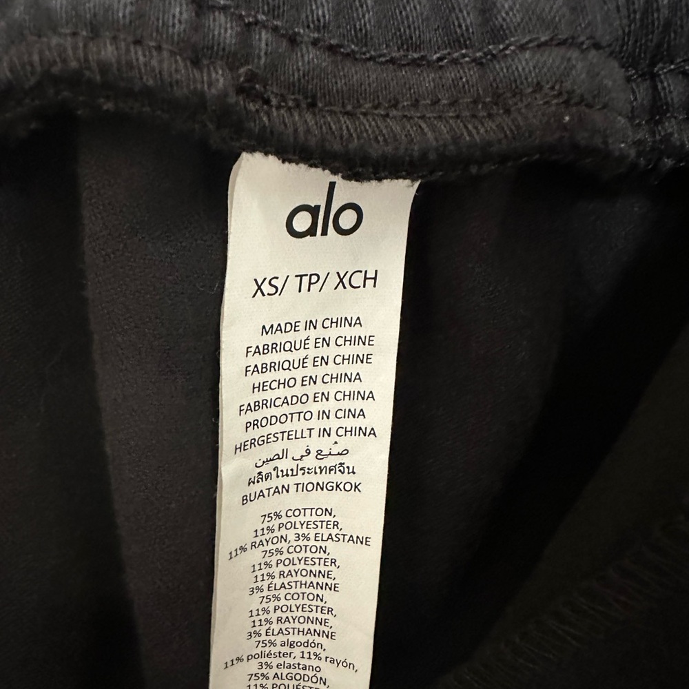 ALO Wide-Leg Cargo Pants - Picture 2 of 3